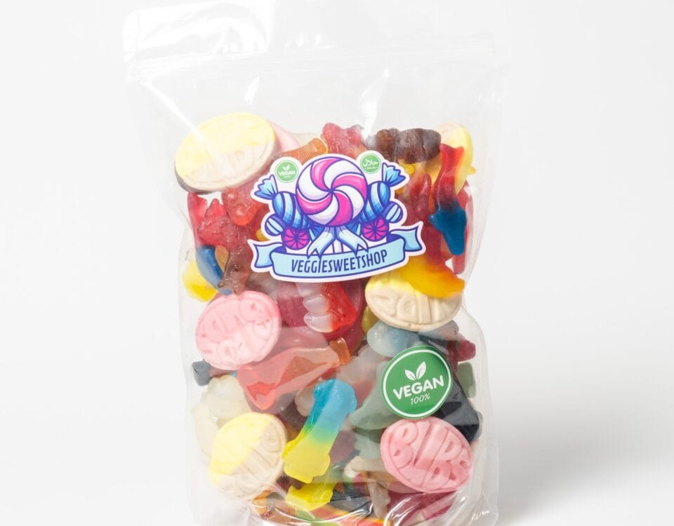 Vrolijke zak vol kleurrijk veganistisch snoep van VeggieSweetshop